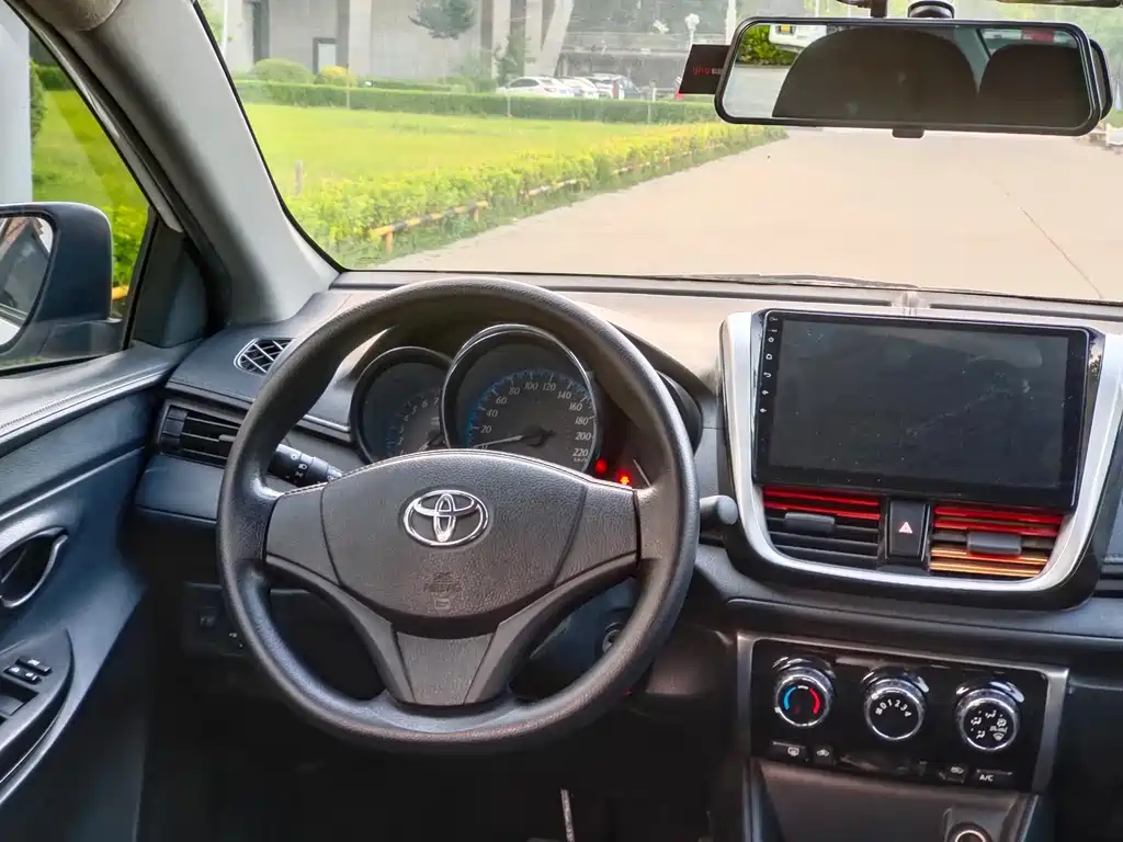 Toyota Yaris L 2019 — фото 5