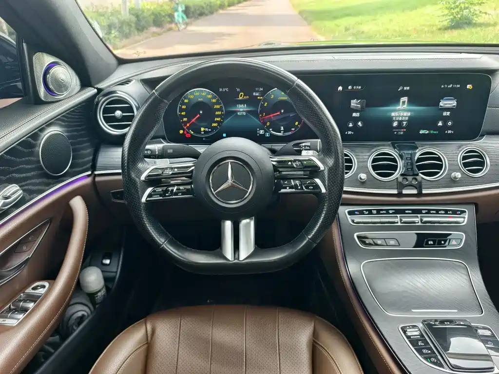 Mercedes-Benz E-Class 2023 — фото 12