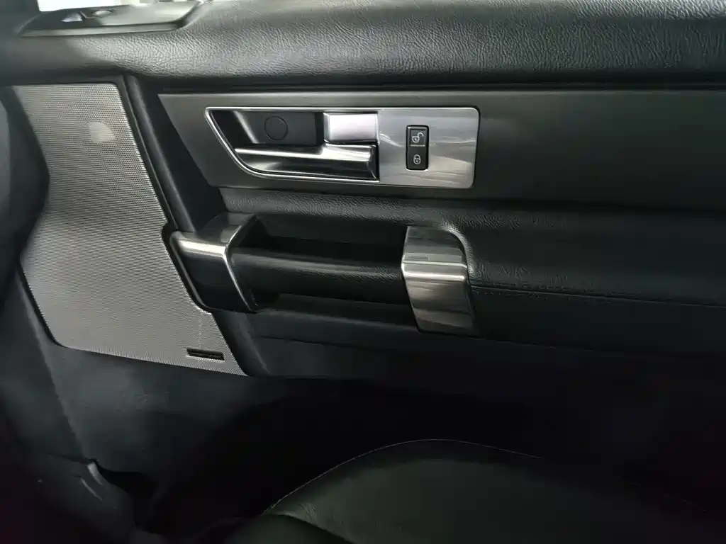 Land Rover Discovery 2014 — фото 16