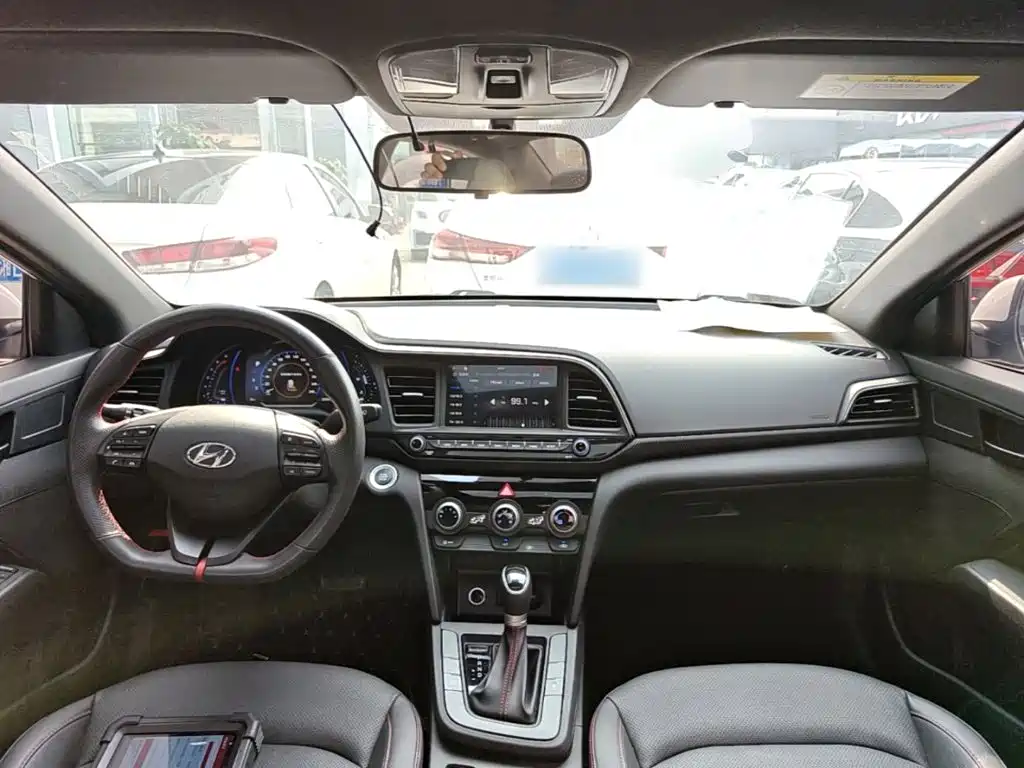 Hyundai Elantra 2020 — фото 10