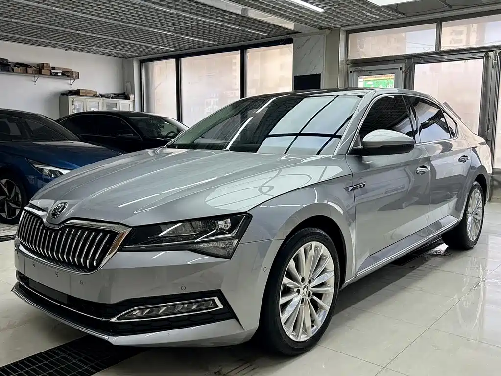 Skoda Superb 2023 — фото 1