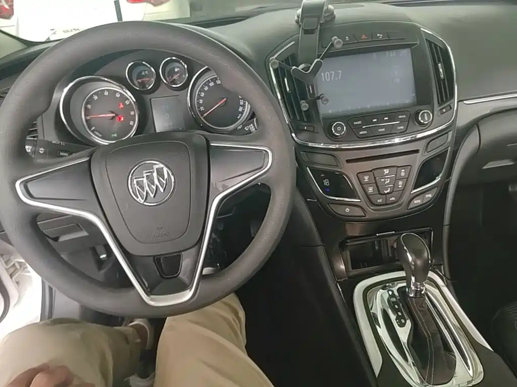 Buick Regal 2015 — фото 10