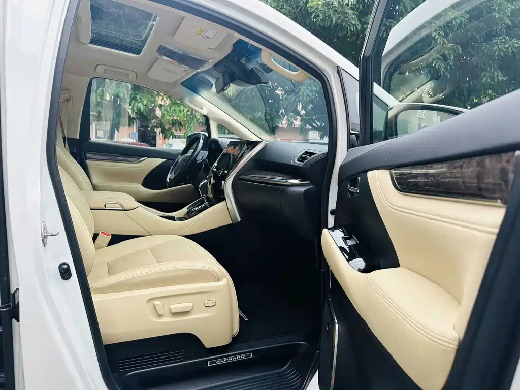 Toyota Alphard 2023 — фото 11