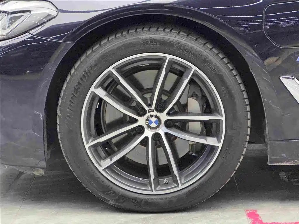 BMW 5 Series New Energy 2020 — фото 4