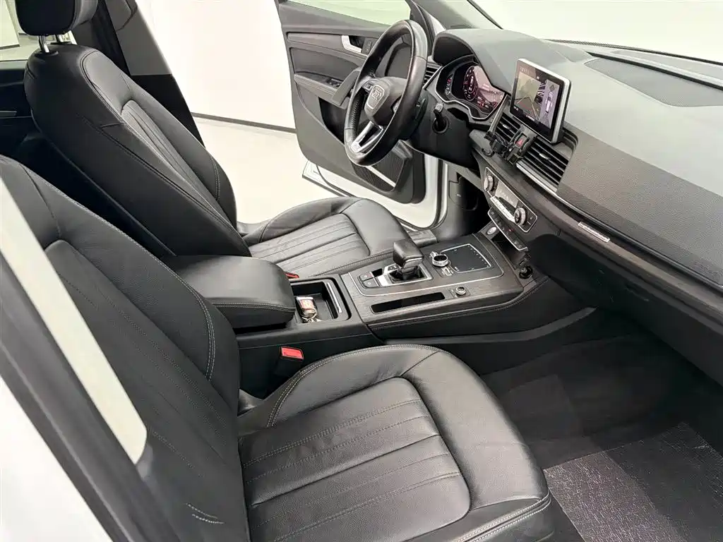 Audi Q5L 2020 — фото 10