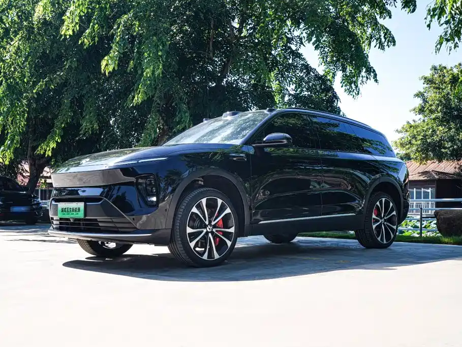NIO ES8 2024