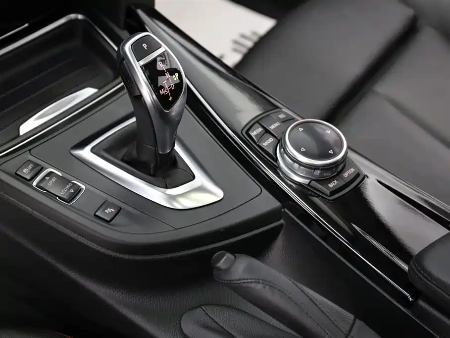 BMW 3 Series 2016 — фото 12