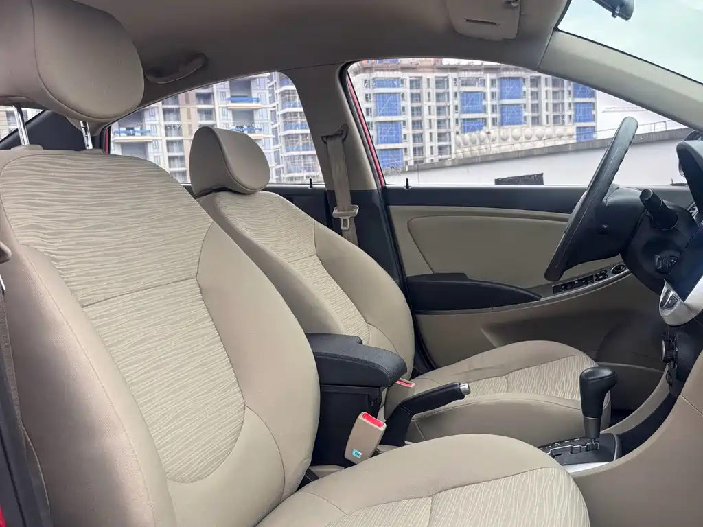 Hyundai Verna 2015 — фото 9