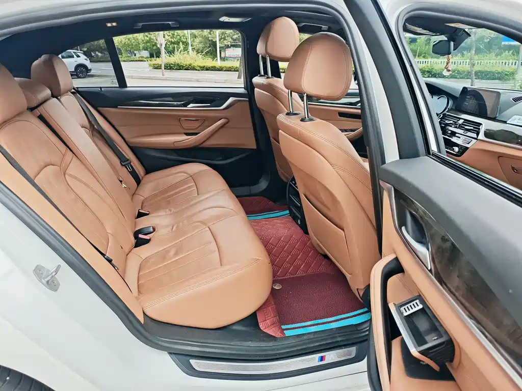 BMW 5 Series 2017 — фото 18
