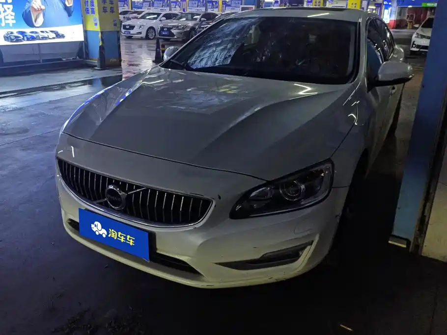 Volvo S60 2018 — фото 1