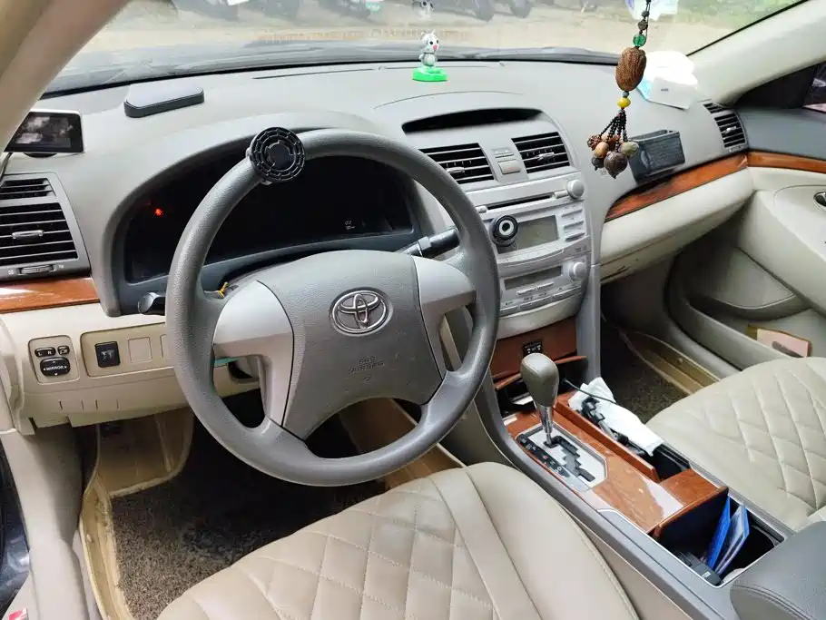 Toyota Camry 2014 — фото 12