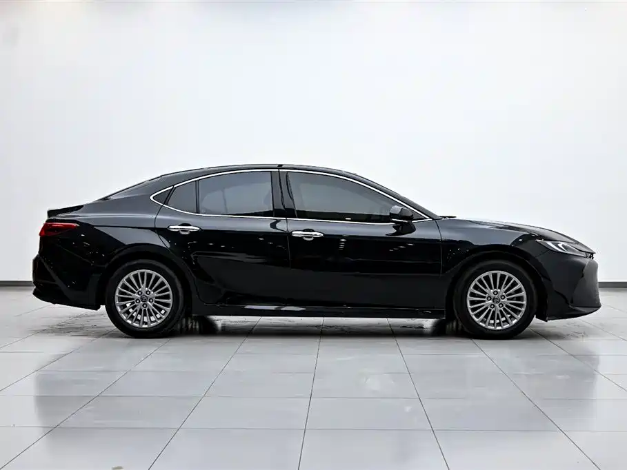 Toyota Camry 2024 — фото 6