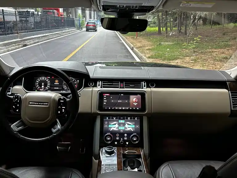 Land Rover Range Rover 2021 — фото 9