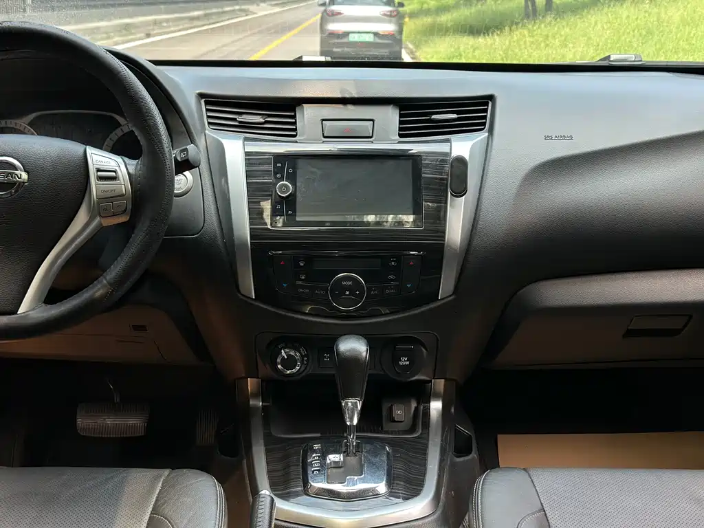 Nissan Terra 2018 — фото 15