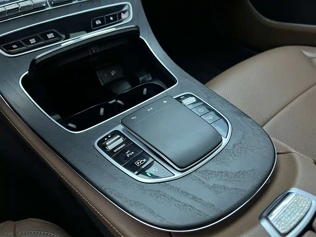 Mercedes-Benz E-Class 2020 — фото 19