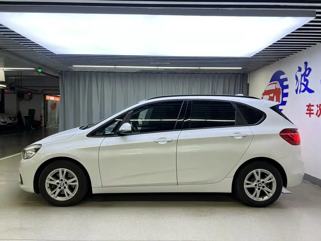 BMW 2 Series Active Tourer 2017 — фото 6