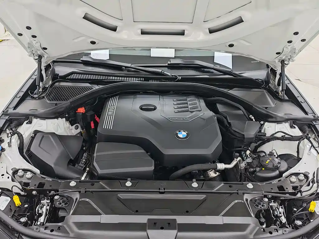 BMW 3 Series 2023 — фото 17