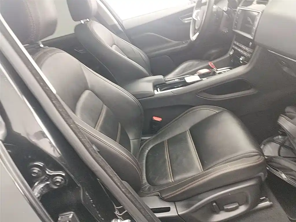 Jaguar F-PACE 2017 — фото 25