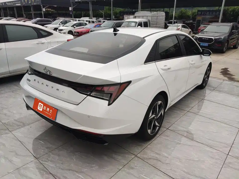 Hyundai Elantra 2023 — фото 4
