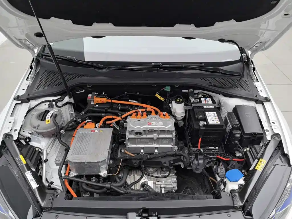 Volkswagen Golf Pure Electric 2020 — фото 6