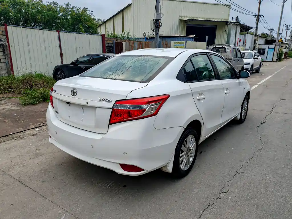 Toyota Vios 2015 — фото 5