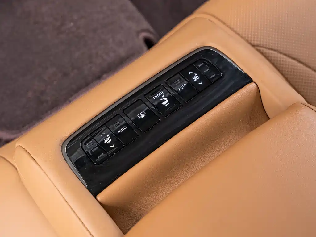 Lexus LS 2020 — фото 17