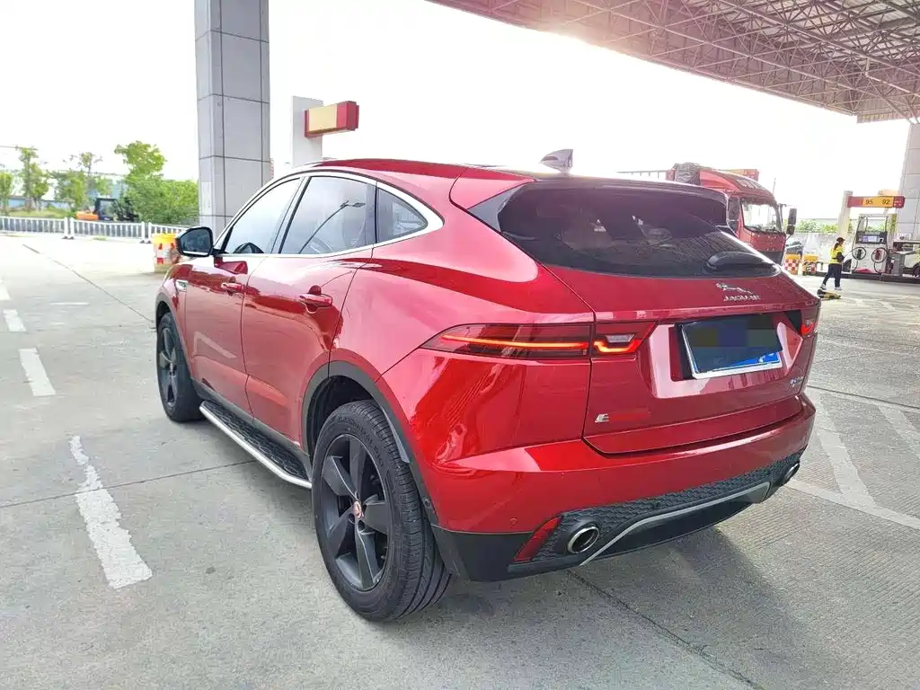 Jaguar E-PACE 2019 — фото 6