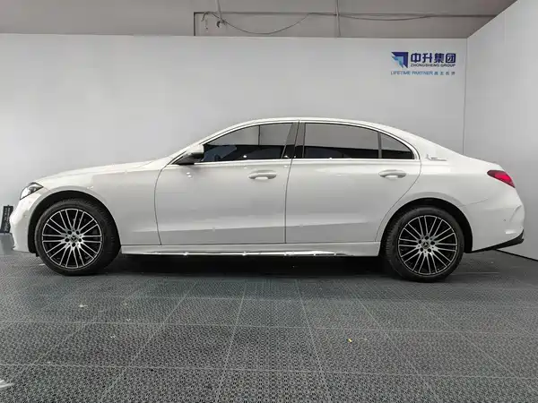 Mercedes-Benz C-Class 2024