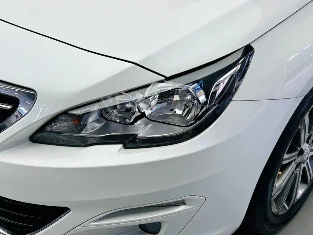 Peugeot 408 2017 — фото 11