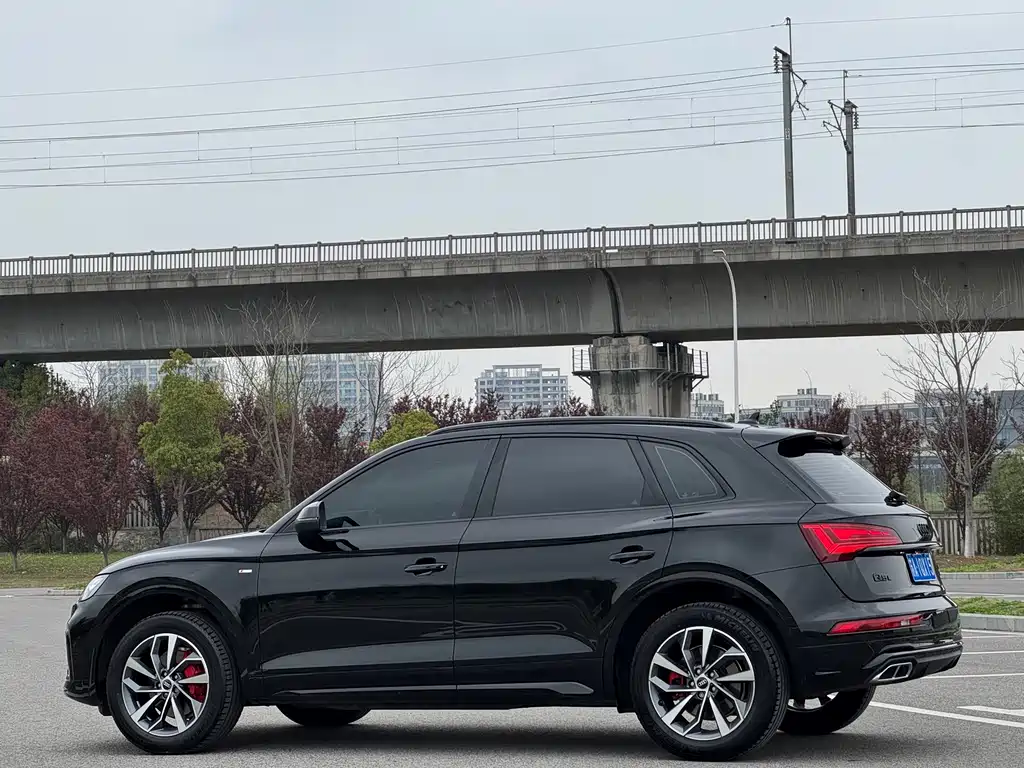 Audi Q5L 2024 — фото 17