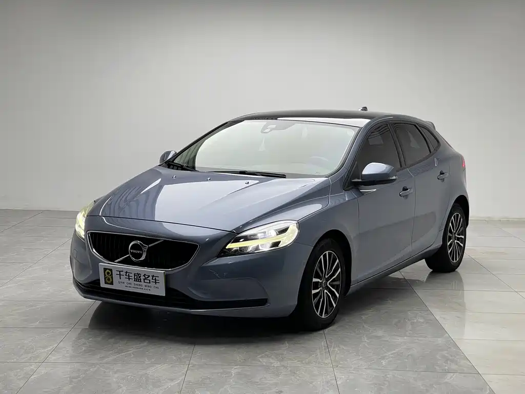 Volvo V40 2019 — фото 1