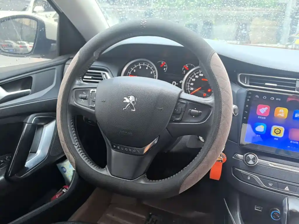 Peugeot 408 2015 — фото 11
