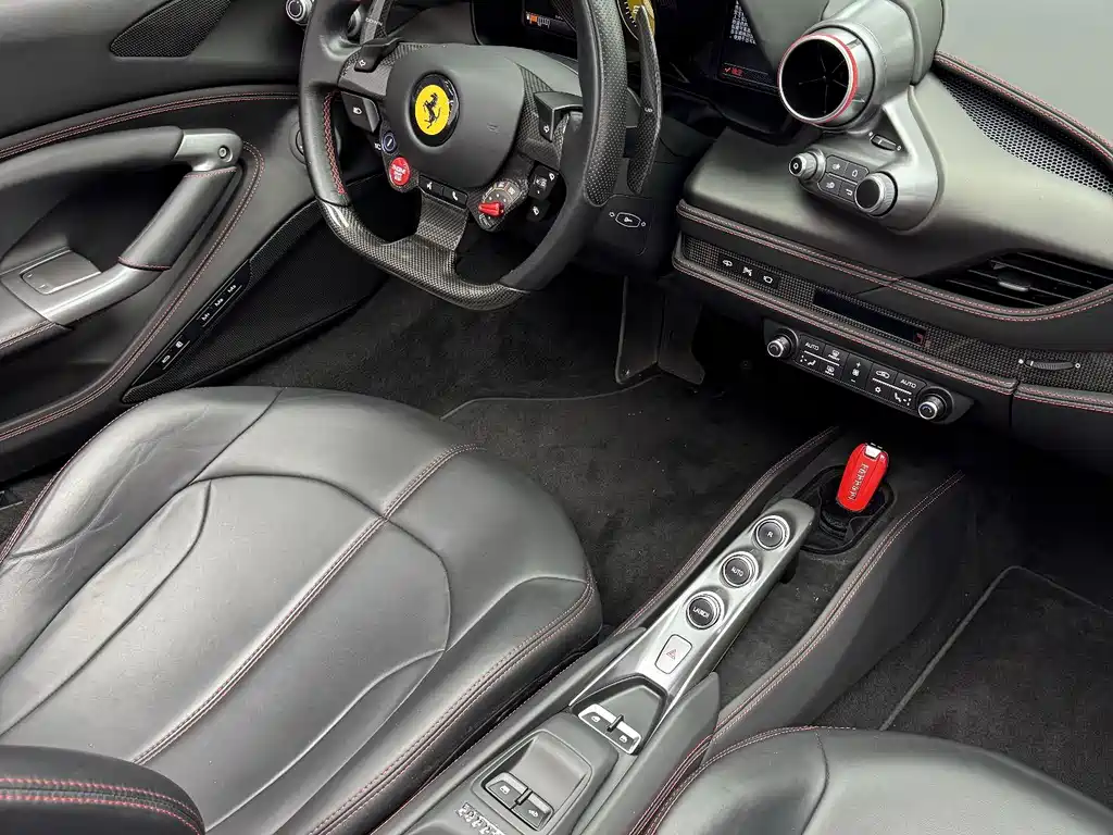 Ferrari F8 2022 — фото 17