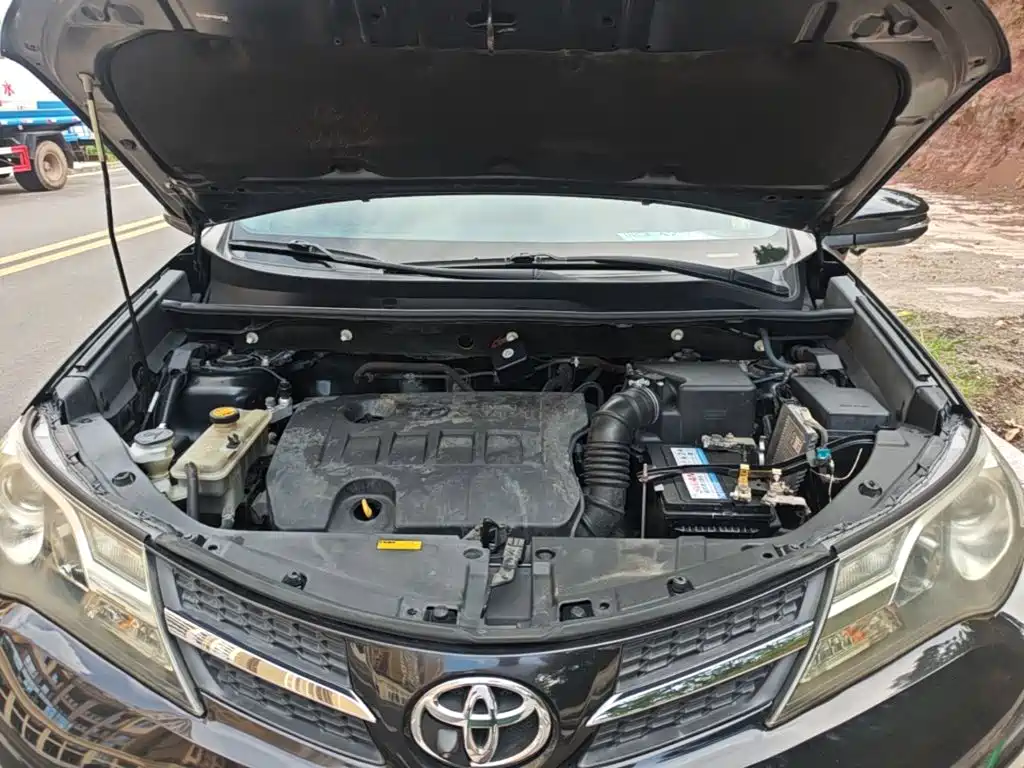 Toyota RAV4 2015 — фото 20