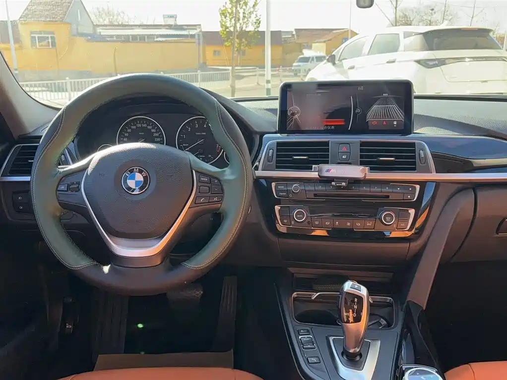 BMW 3 Series 2016 — фото 24