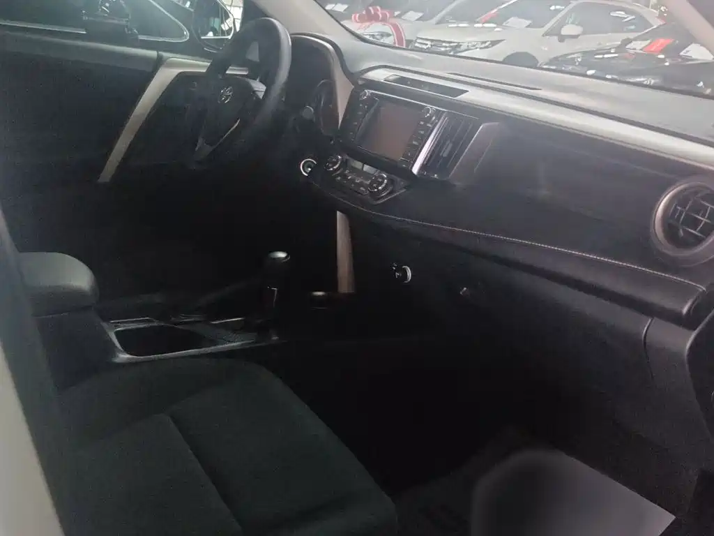 Toyota RAV4 2016 — фото 18