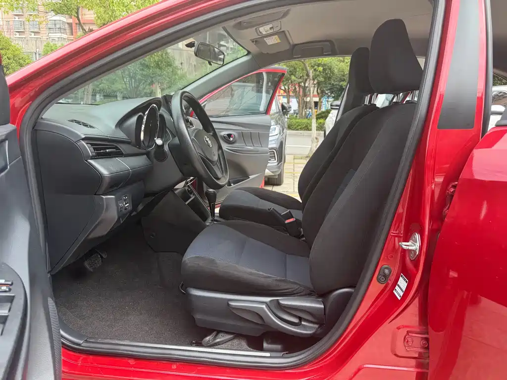 Toyota Yaris L 2020 — фото 4