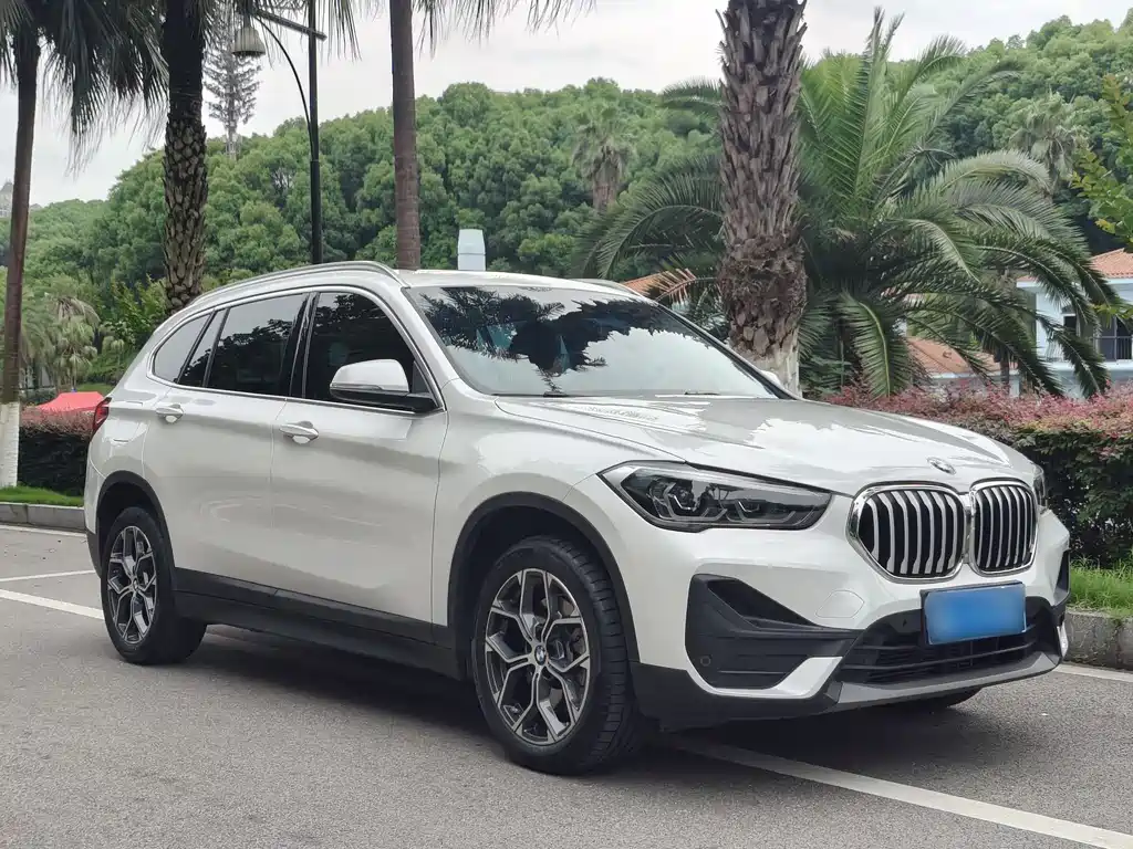 BMW X1 2022 — фото 3