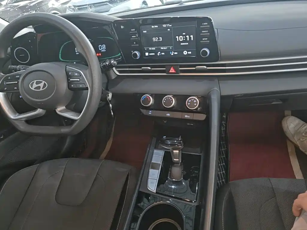 Hyundai Elantra 2025 — фото 14