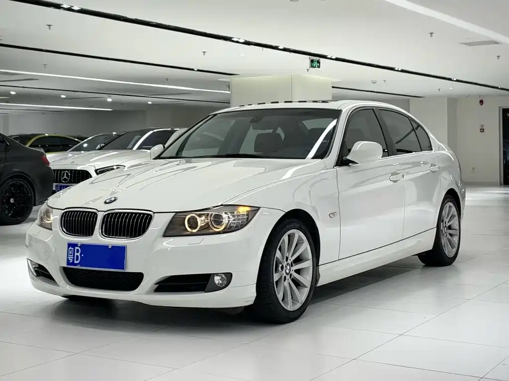 BMW 3 Series 2011 — фото 1