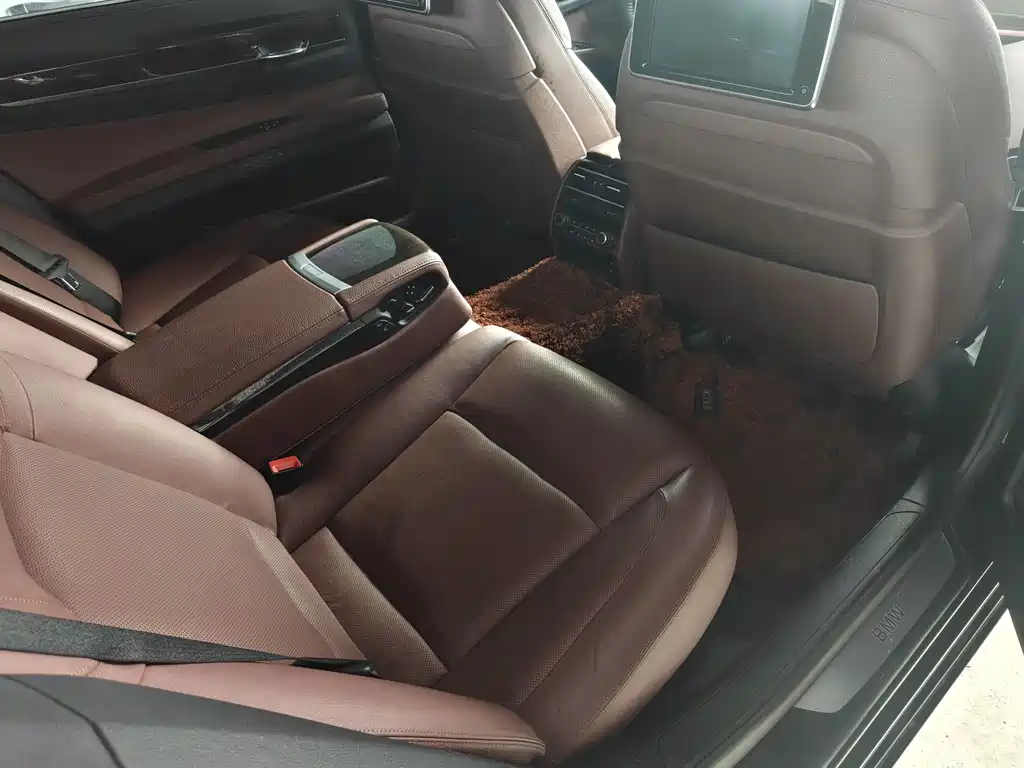 BMW 7 Series 2015 — фото 12