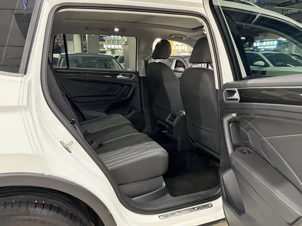 Volkswagen Tiguan L 2023 — фото 11