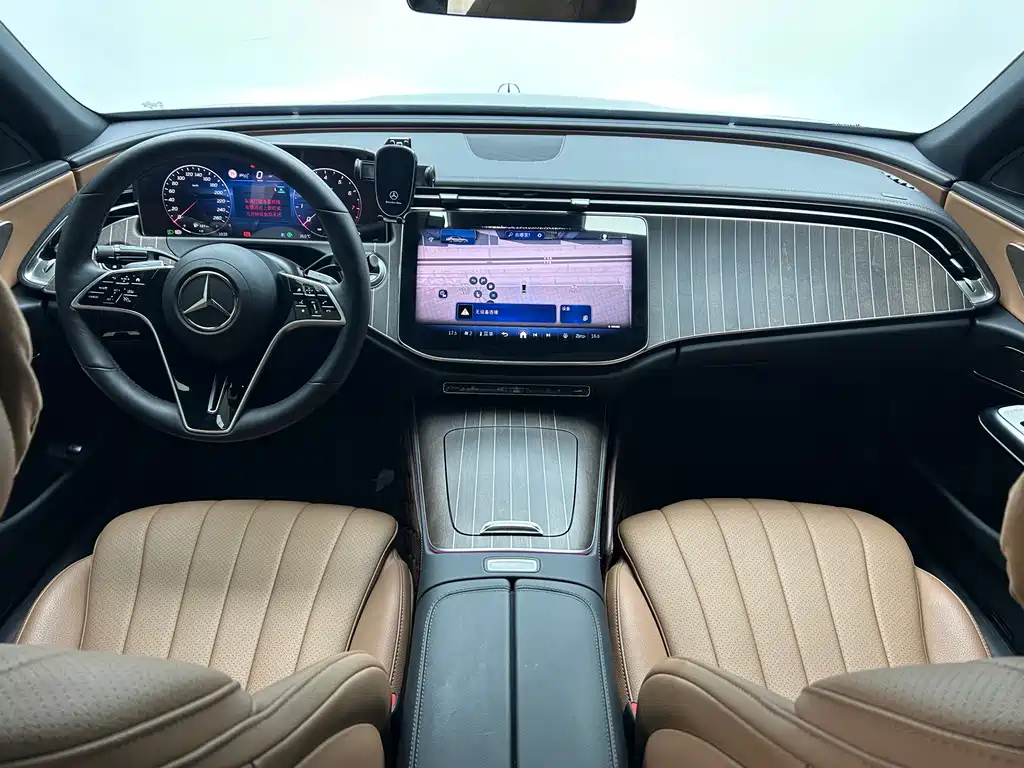 Mercedes-Benz E-Class 2025 — фото 5