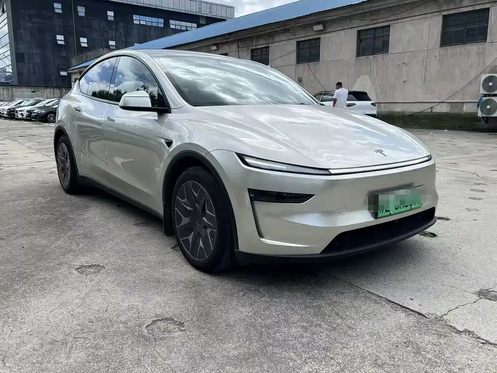 Tesla Model Y L 2026 — фото 2