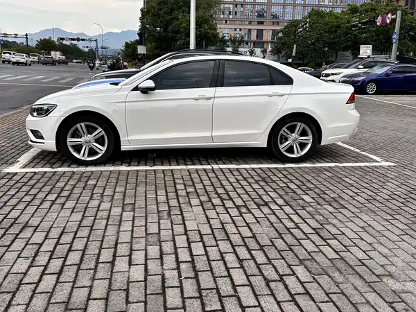 Volkswagen Lamando 2015