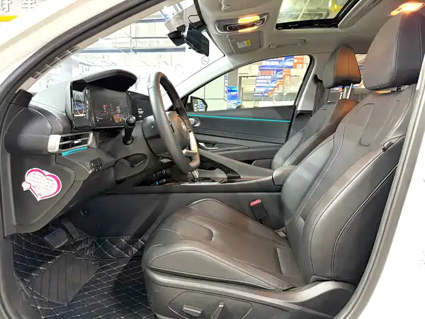 Hyundai Elantra 2023