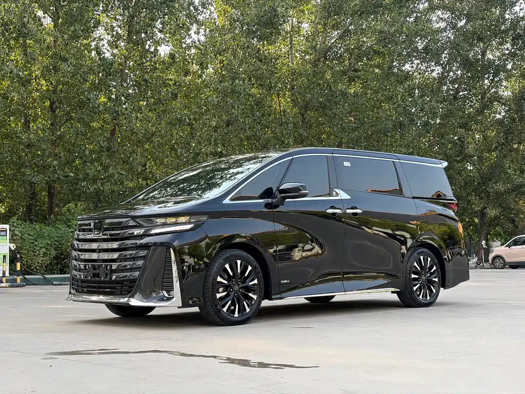Toyota Vellfire 2025 — фото 1