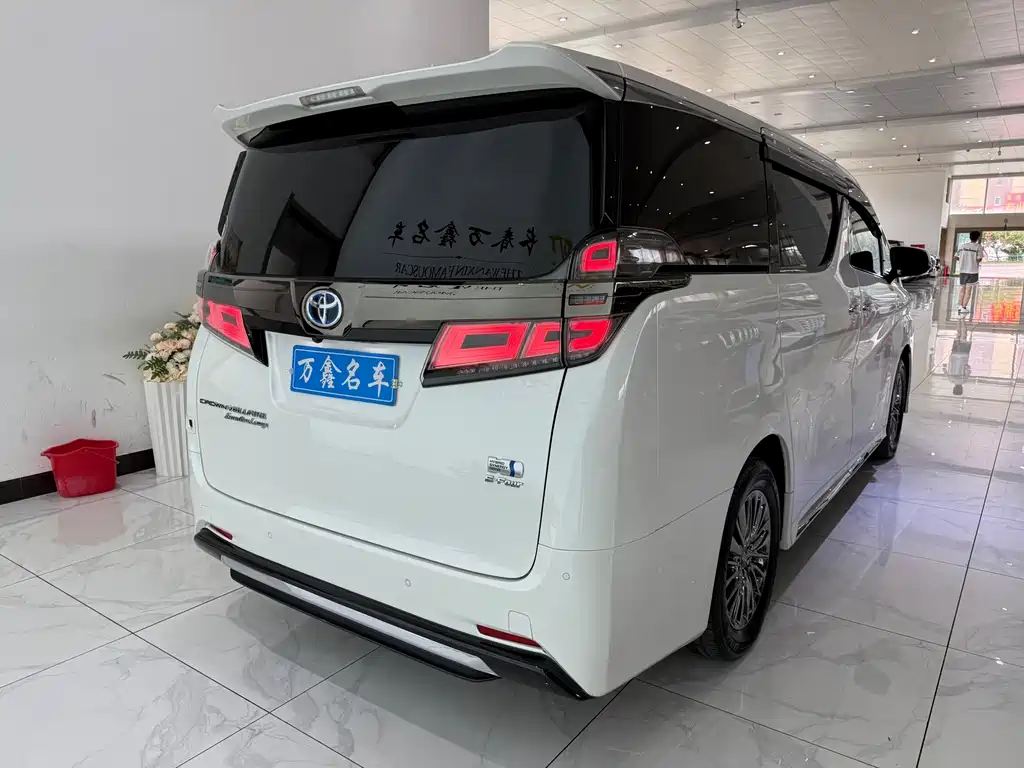 Toyota Vellfire 2023 — фото 21