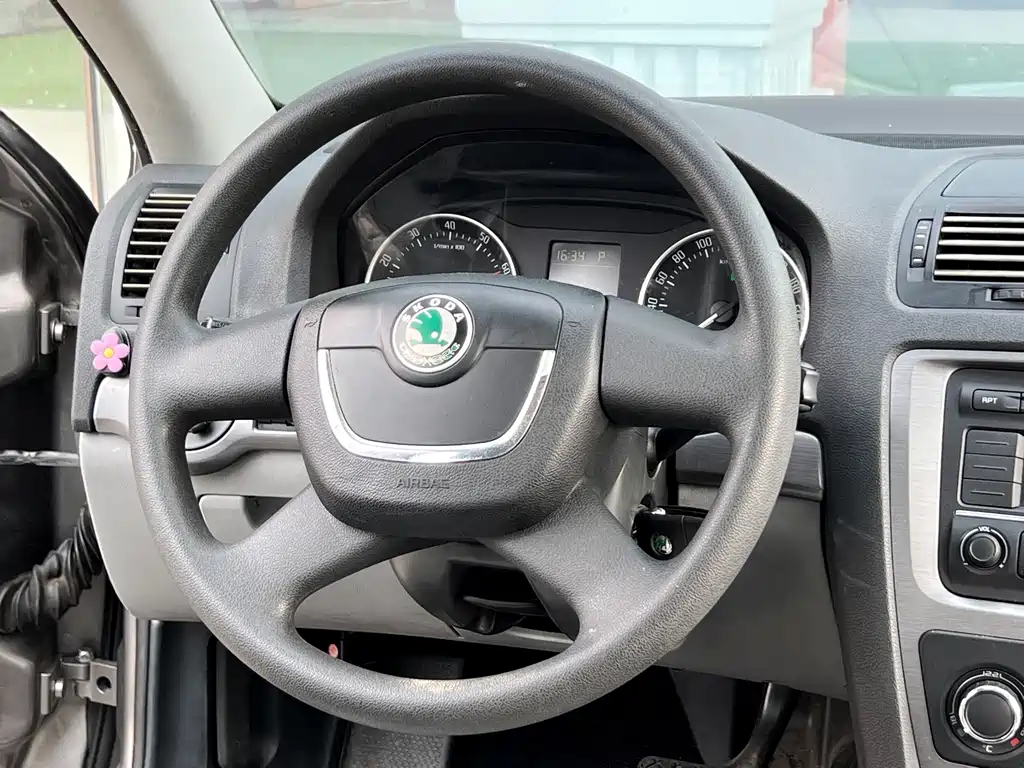 Skoda Octavia 2010 — фото 14