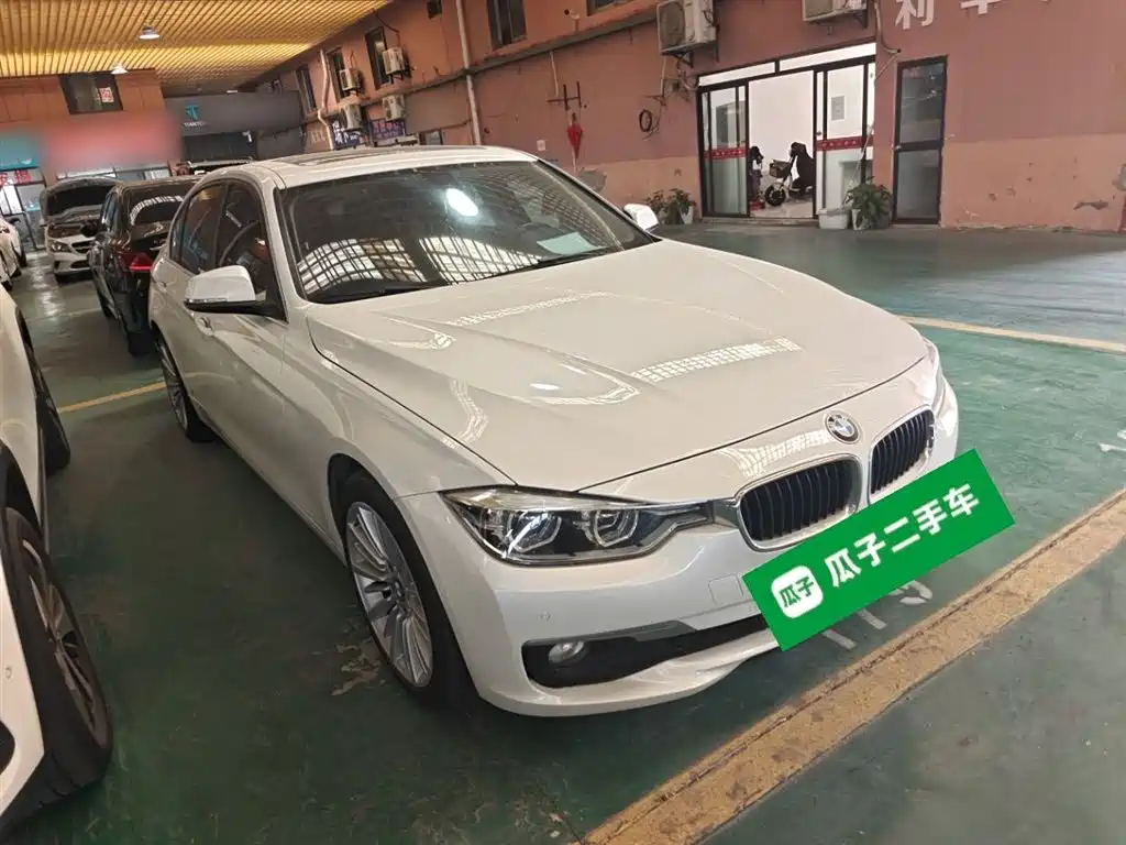 BMW 3 Series 2018 — фото 23